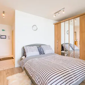 Appartement Luxueuze Vakantiestudio Met Zeezicht En Terras In Oostende